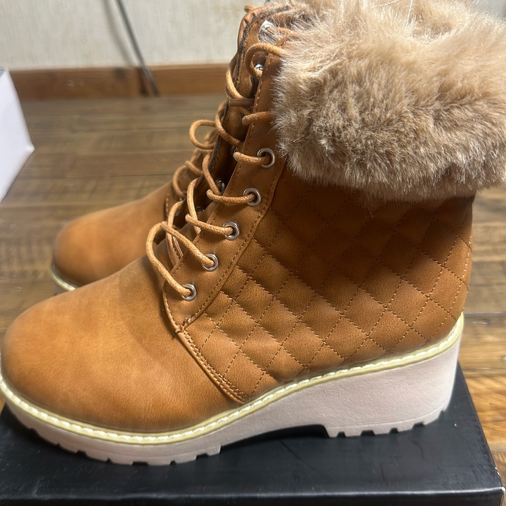 NICOLE MILLER LATTE-YO BOOTS: TAN NUBUCK: NEW IN BOX: SIZE 5